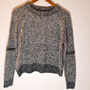 🌸Women's Black/White Scoop Neck Sweater with dual zippers on arm.